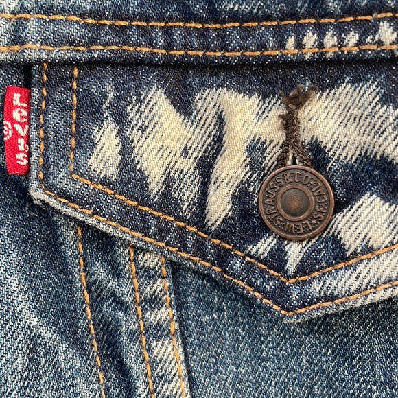 Levi’s Classic Trucker’s Jeans Jacket, Size Small - Picture 6 of 10